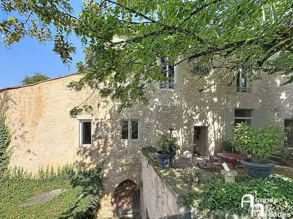 Maison 8 pièces 300 m²