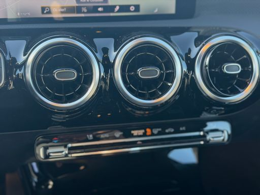 Mercedes Classe A 180 136 7G-DCT - AMG Line – 2021 – 80798 km – Essence – Boîte Automatique — photo 5