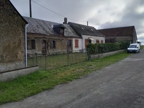 Maison avec terrain et ses dépendances