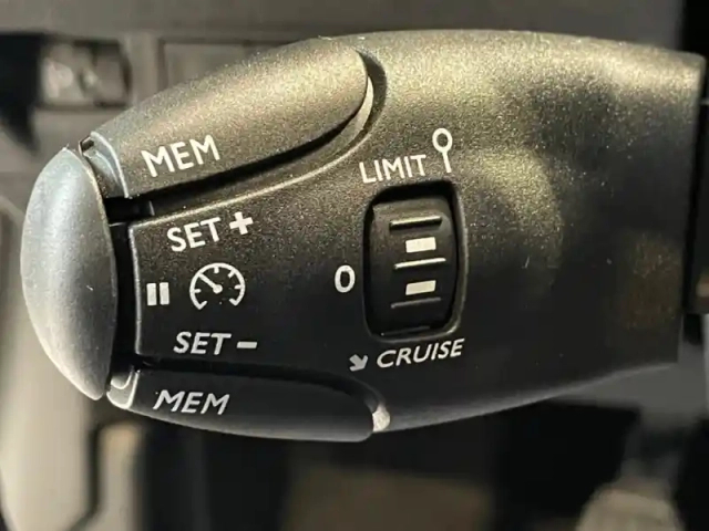 Peugeot 208 100 s&amp;s bvm6 — photo 37