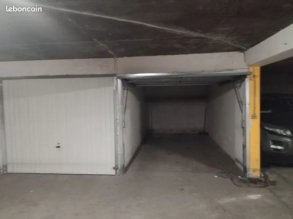 Vente garage fermé gratte ciel
