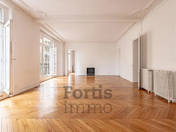 Paris 7 - Boulevard des Invalides, Élégant appartement familial de 154,67 m²