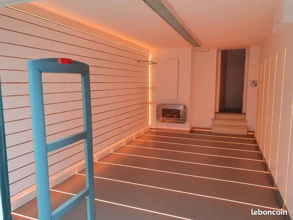 Local commercial avec studio
