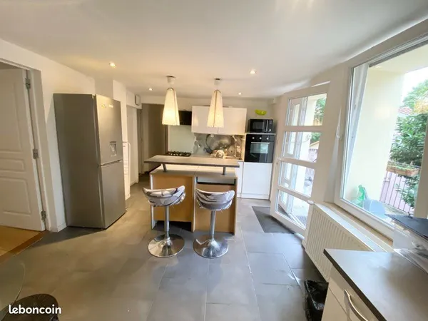 Mulhouse Schweitzer - Grande chambre étudiante 20 m² + salle d'eau privative
