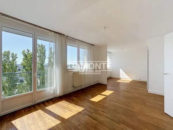 TROYES - APPARTEMENT T4 LUMINEUX