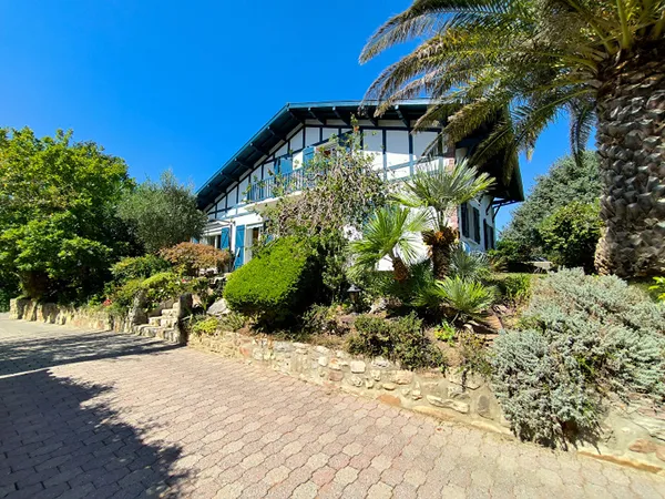 Maison 8 pièce(s) 185 m2