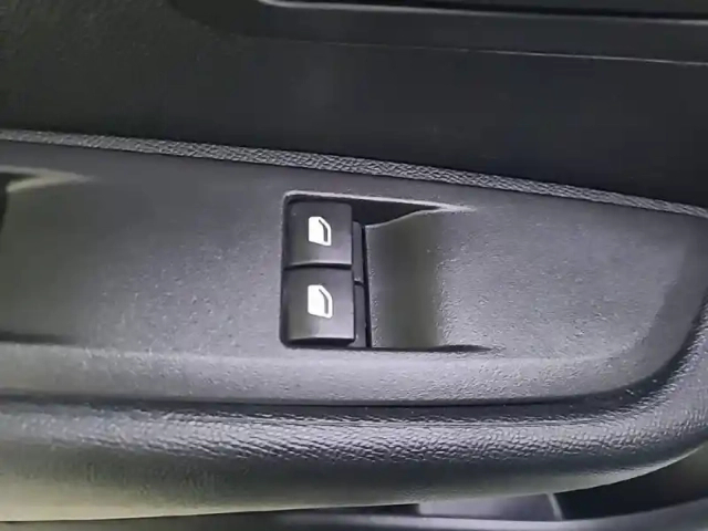 Peugeot 208 puretech 75 s&amp;s bvm5 — photo 26