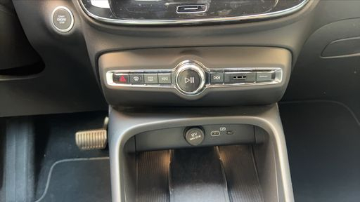 Volvo XC40 2.0 B3 163 DCT7 - Plus – 2022 – 53645 km – Hybride essence – Boîte Automatique — photo 13