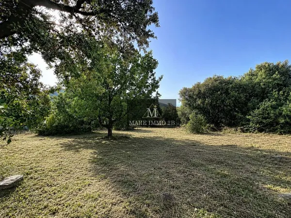 Terrain constructible de 1025m²
