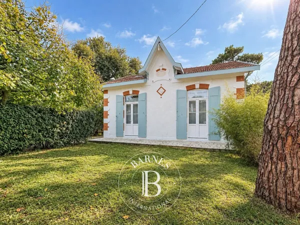 VILLA ARCACHONNAISE RÉNOVÉE AVEC JARDIN EN VILLE D'AUTOMNE À ARCACHON