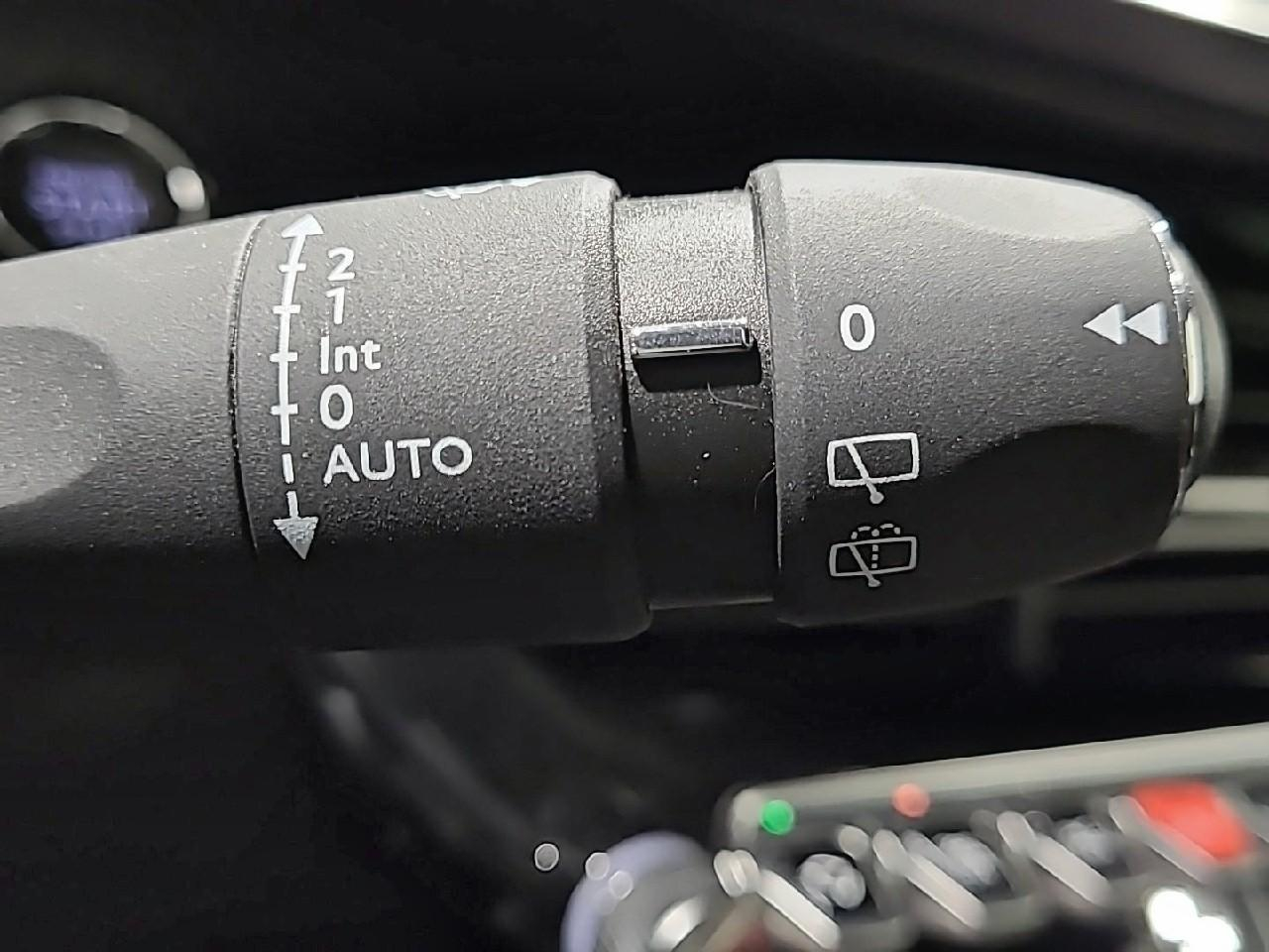 Peugeot 208 electrique 50 kwh 136ch gt — photo 24