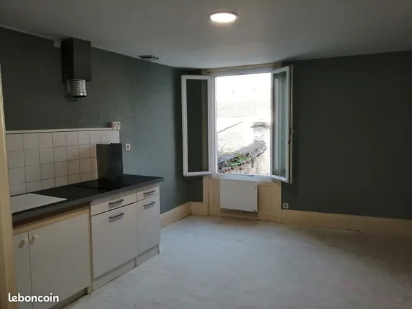Part loue T2 en duplex Jarnac Centre - 68m2