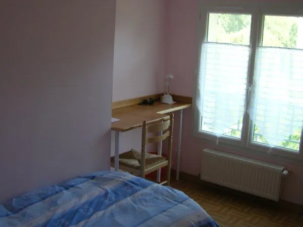 Petite Chambre meublée en colocation St Cyr l'école