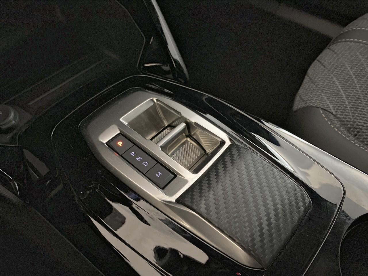Peugeot 2008 hybrid 145 ch e-dcs6 allure — photo 18