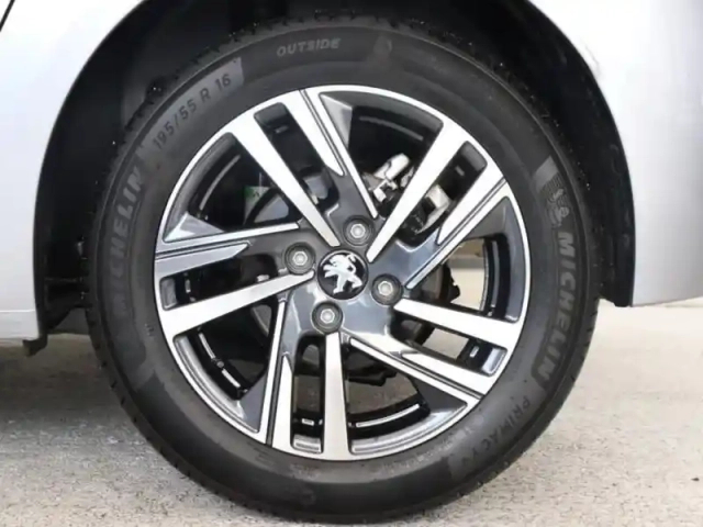 Peugeot 208 1.2 puretech 100ch s&amp;s allure 118g — photo 11