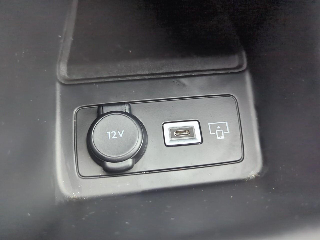 Peugeot 408 hybrid 145 e-dcs6 allure — photo 24