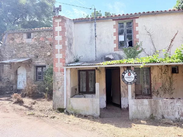 MAISON EN PIERRE A REINVENTER