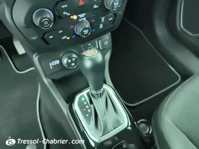 Jeep Renegade 1.3 turbo t4 190 ch phev at6 4xe eawd 80th anniversary — photo 5