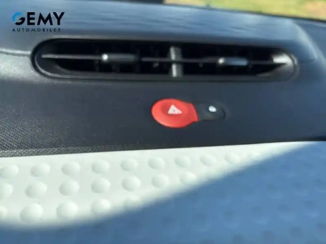 Renault Twingo iii e-tech — photo 24