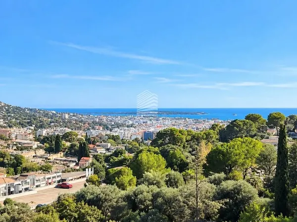 GRAND 3 PIÈCES - VUE MER PANORAMIQUE - ENTIÈREMENT RÉNOVÉ