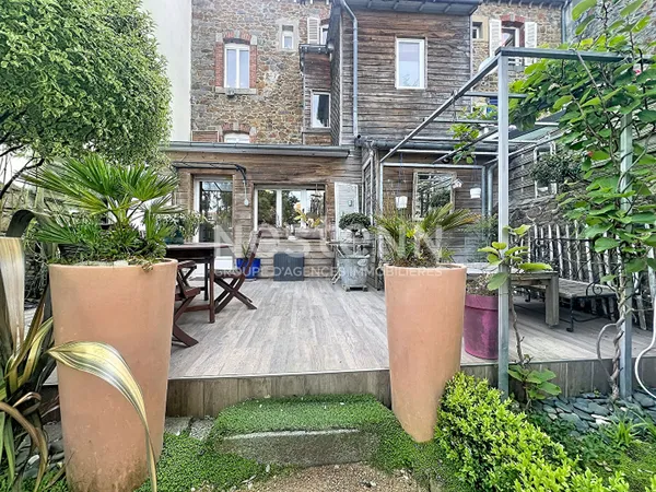 MAISON BOURGEOISE 5 CHAMBRES PROCHE GARE AVEC JARDIN CLOS ET GARAGE