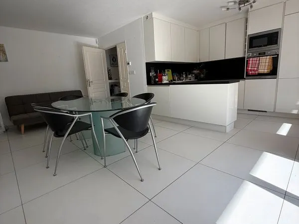 Appartement meublé 67 m2+ jardin + grand garage -Tilleroy