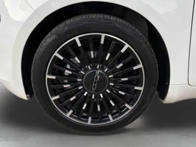 Fiat 500 e 118ch icône plus (pack magic eye) — photo 10