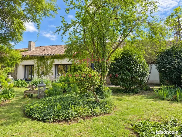 Maison 8 pièces 260 m²
