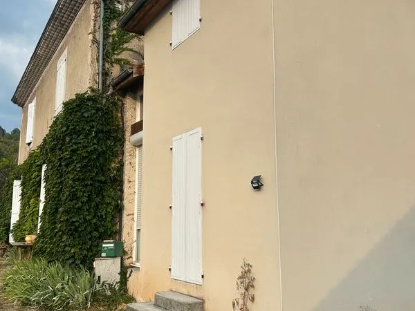 Appartement 2p+c avec jardinet dans propriété 19eme