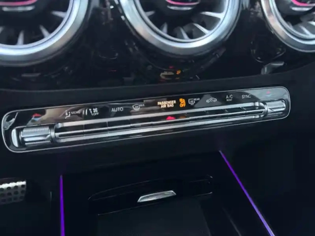 Mercedes Gla 200 d amg line — photo 14