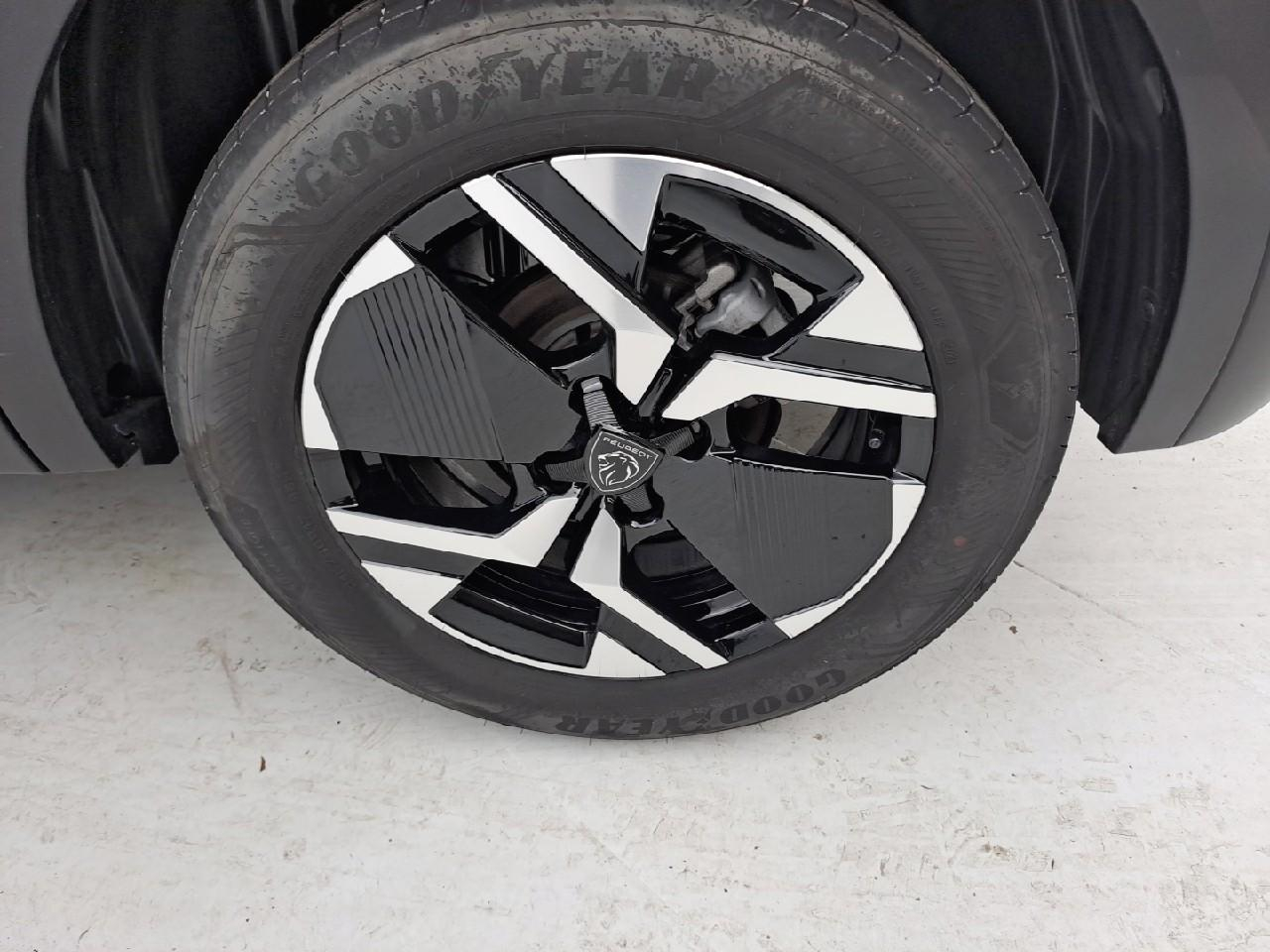 Peugeot 2008 hybrid 145 ch e-dcs6 allure — photo 25