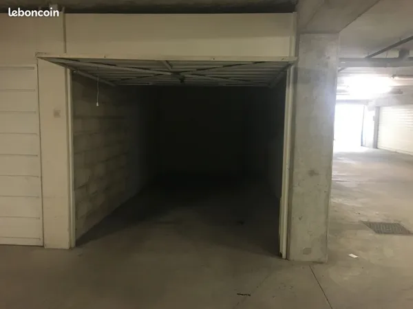 Garage centre