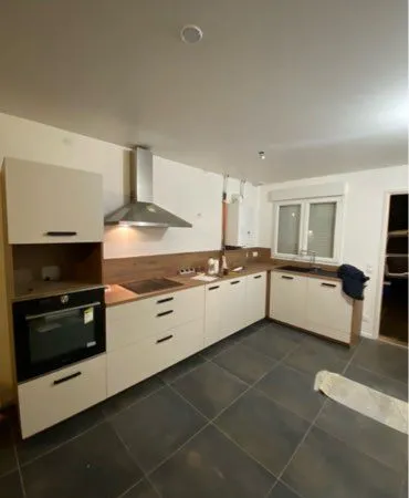 Maison 3 chambres, jardin, panneaux solaires, garages, proche de la gares, prix négociable