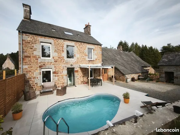 Maison en pierre de 148 m² - 5 chambres - Piscine - Terrain de 7 000 m²