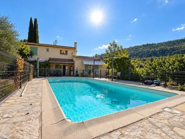 Maison 8 pièces 217 m²