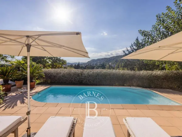 Villa 9 pièces 210 m²