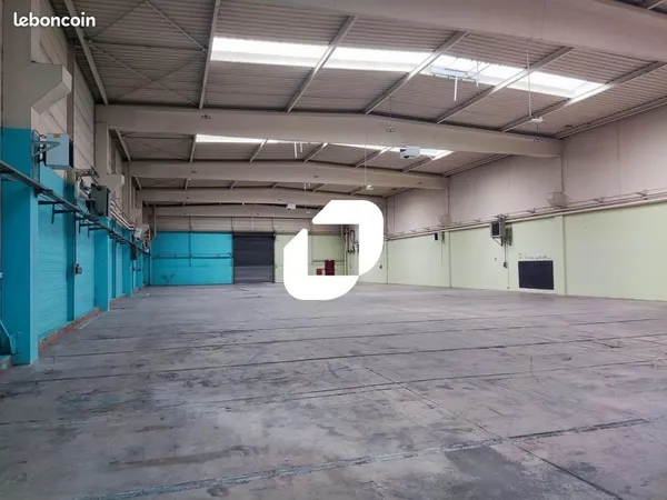 Local d'activité 1 201 m²