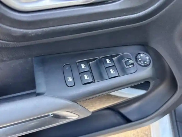 Citroën C5 Aircross hybrid 225ch feel e-eat8 — photo 27