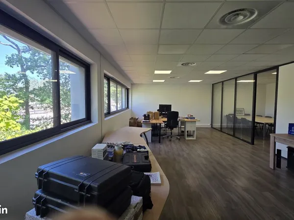 A louer - bureau professionnel - 85m2 - Parc Cadera Sud à Mérignac