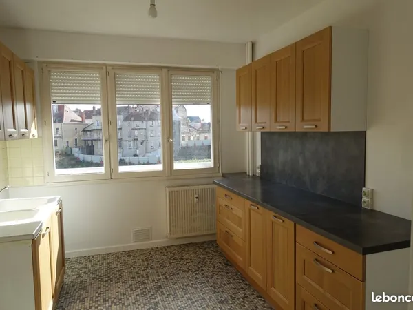 Location appartement en plein centre ville avec garage