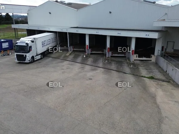 Local industriel 5 447 m²