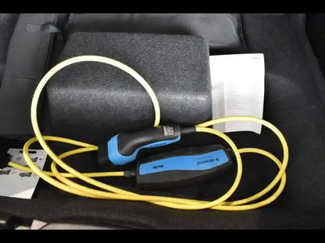 Volvo Xc40 t5 recharge 180 + 82ch business dct 7 — photo 24