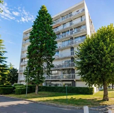 Chelles - Appartement 80 m² - 3 chambres - Fort potentiel à rénover