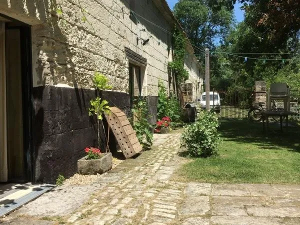 Maison de 184 m2, 3 ch, terrain 3292 m2, cours d'eau, Saint-