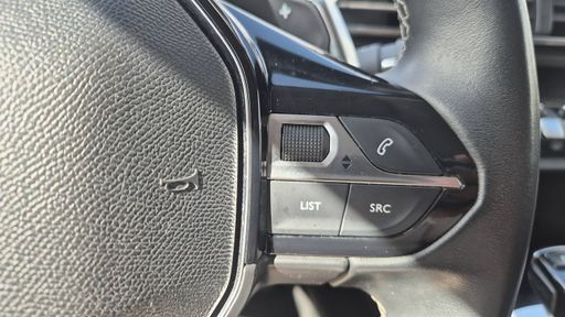 Peugeot 3008 1.6 THP 300 Hybrid4 EAT8 - Allure Pack – 2021 – 98045 km – Hybride rechargeable – Boîte Automatique — photo 9