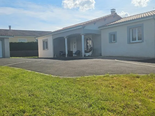 Maison 98m² avec grand terrain et garage séparé
