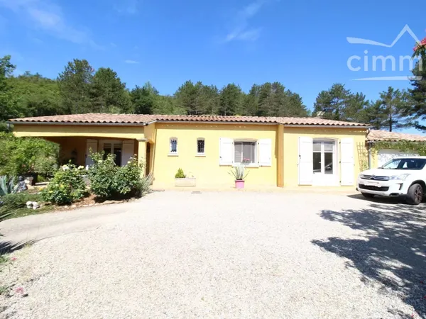 A vendre une villa avec une vue panoramique sur un grand terrain