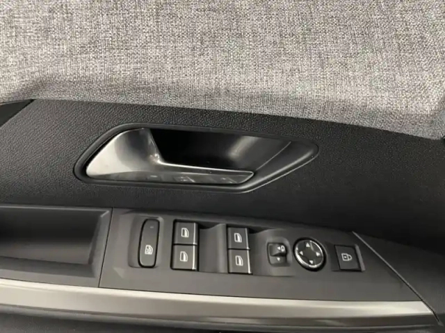 Peugeot 5008 hybrid 145 e-dcs6 — photo 32