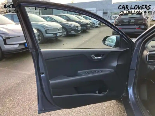 Kia Stonic 1.0 t-gdi 100 ch bvm6 — photo 23