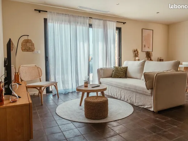 LOCATION ANNÉE SCOLAIRE - Appartement premium - 2 chambres, 70m2 avec piscine privative